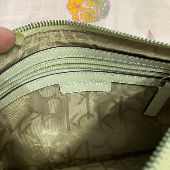 CK Calvin Klein Wristlet Wallet White Rainbow CK Logo Pattern - NWOT💚 - Picture 3 of 5